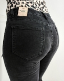 spodnie-jeans-czarne-lamaja