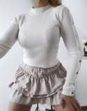 biały sweterek z napami 9