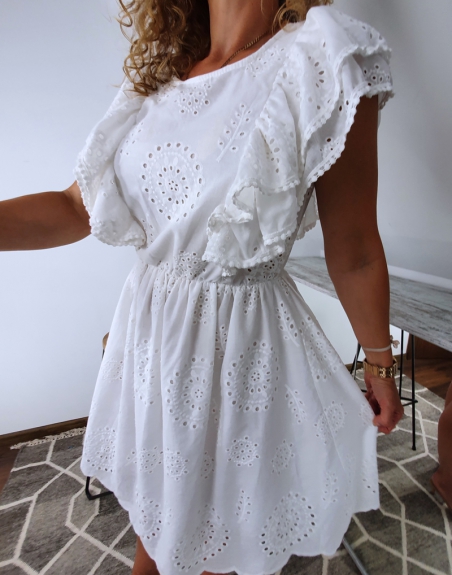 sukienka biała z falbanami