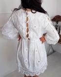 sukienka haftowana biała