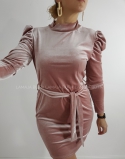 sukienka aksamitna z bufkami różowa
