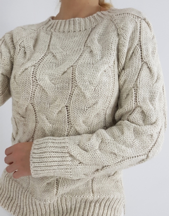 sweter z warkoczami