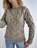 sweter mocca z warkoczami